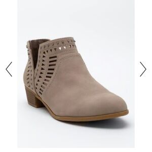 Indigo rd. Taupe/mushroom bootie/ shoe, zip back, laser cut 10, stack heel